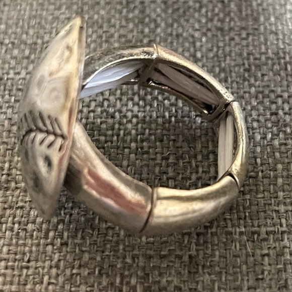 🎉⚾️ Silver Baseball Stretch Ring Game Days - Picture 3 of 4